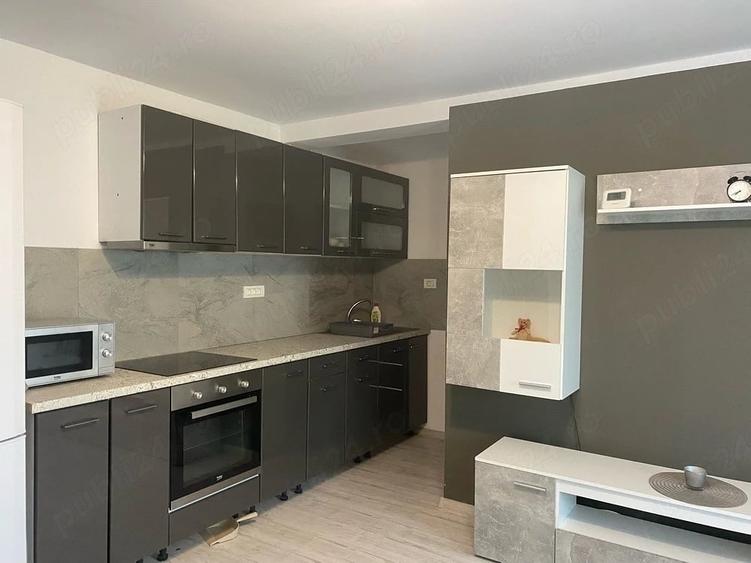 Apartament cu 3 camere semidecomandat în Dâmbovița