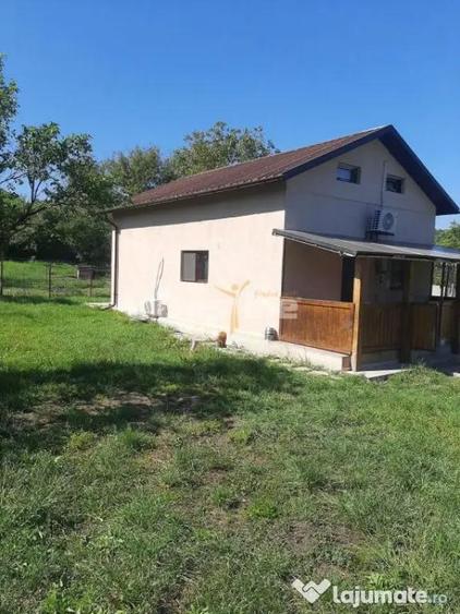 Casă cu 5 camere cu Teren 1675 Mp în Josani