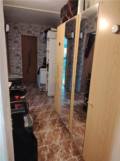 Apartament cu 4 camere decomandat, mobilat în Aeroport