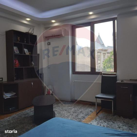 Garsonieră decomandată în Universitate