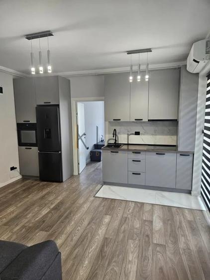 Apartament cu 2 camere semidecomandat, mobilat în Florești