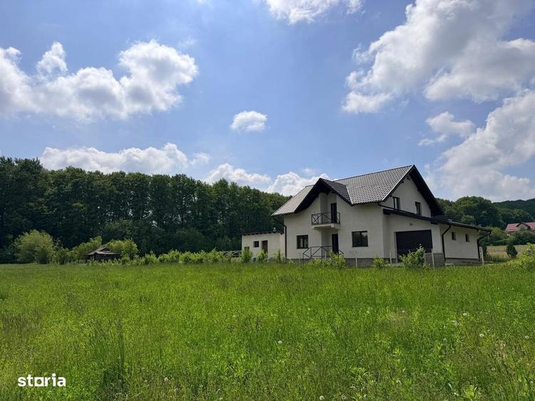 Casă cu 4 camere cu Teren 200 Mp în Dărmănești