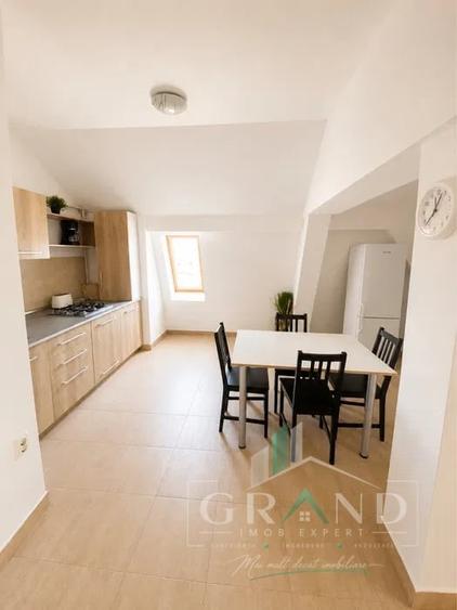 Apartament cu 3 camere decomandat, mobilat în Iris