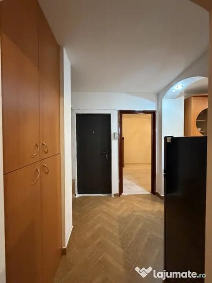 Apartament cu 3 camere decomandat în Lăpuș