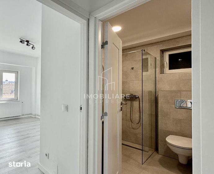 Apartament cu 4 camere decomandat în Central