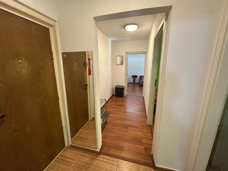 Apartament cu 2 camere decomandat în Berceni