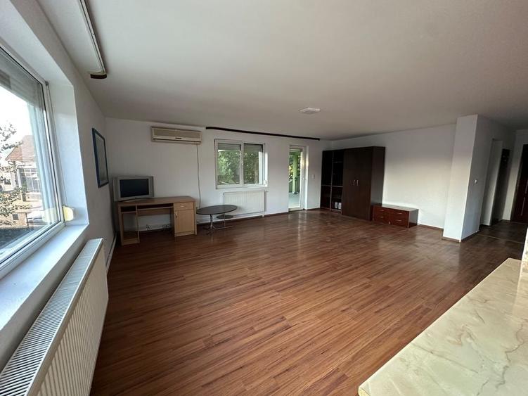 Apartament cu 3 camere decomandat în Exterior Vest
