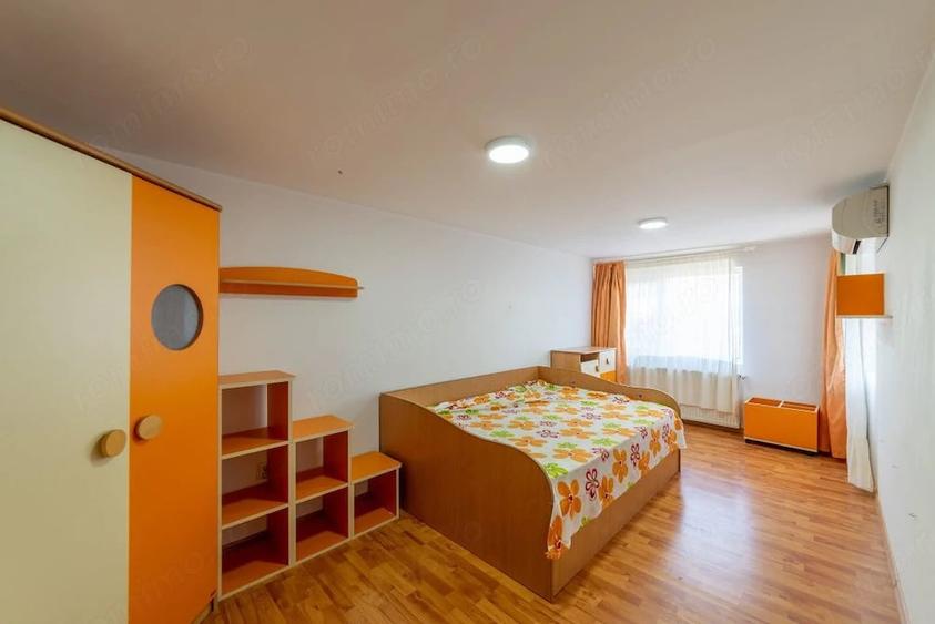 Apartament cu 6 camere decomandat în Găvana