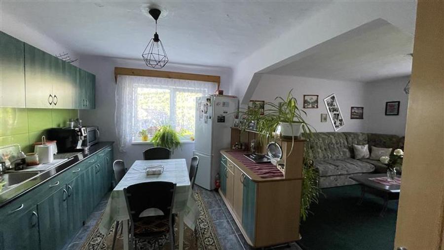 Casă individuală cu 3 camere cu Teren 2500 Mp în Ulieș