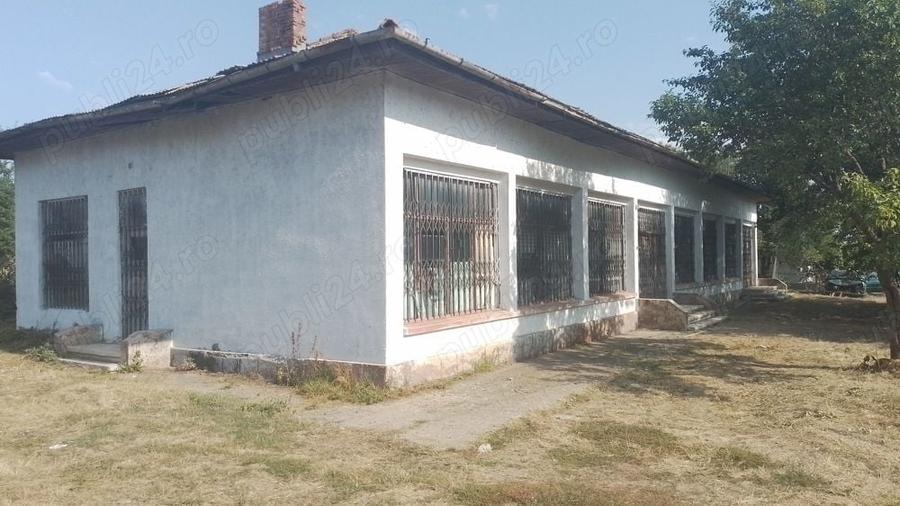 Spațiu comercial, de 350 mp, în Urecheni
