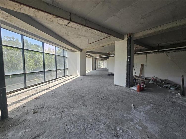 Spațiu comercial, de 300 mp, în Baba Novac