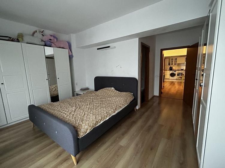 Apartament cu 3 camere decomandat în Ostratu