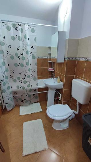 Apartament cu 4 camere semidecomandat în Faleza Nord