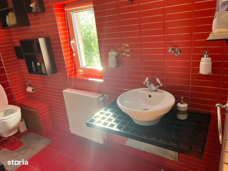 Casă cu 4 camere cu Teren 148.5 Mp în Central