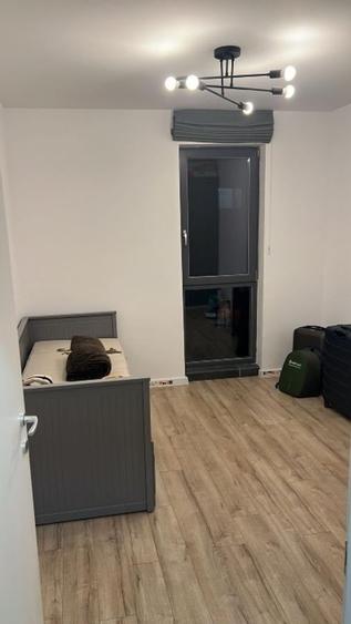 Apartament cu 3 camere semidecomandat, mobilat în Pantelimon