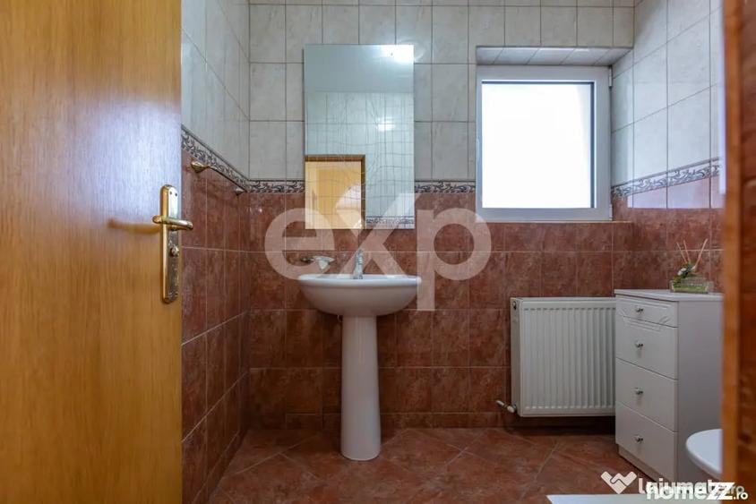 Casă cu 5 camere cu Teren 3659 Mp în Sărata