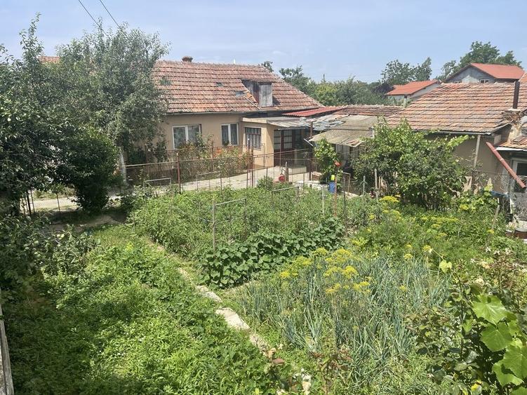 Casă cu 3 camere în Subcetate