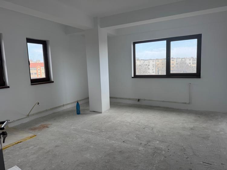 Apartament cu 2 camere decomandat în Km 5