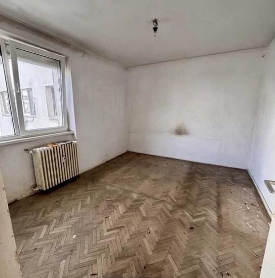 Apartament cu 3 camere semidecomandat în Iancului