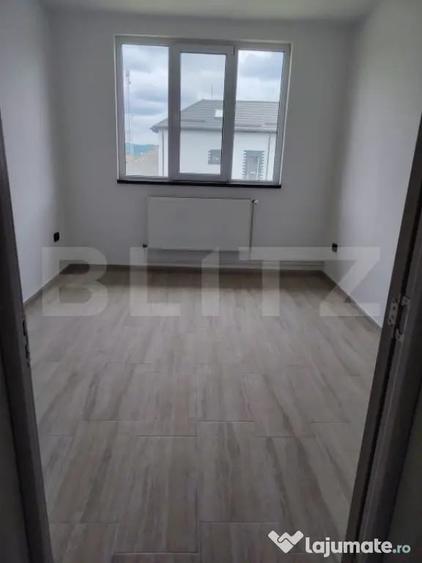 Casă cu 7 camere cu Teren 1388 Mp în Central