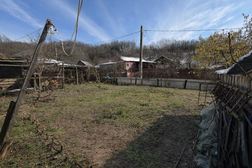 Casă cu 4 camere cu Canalizare în Pitoi