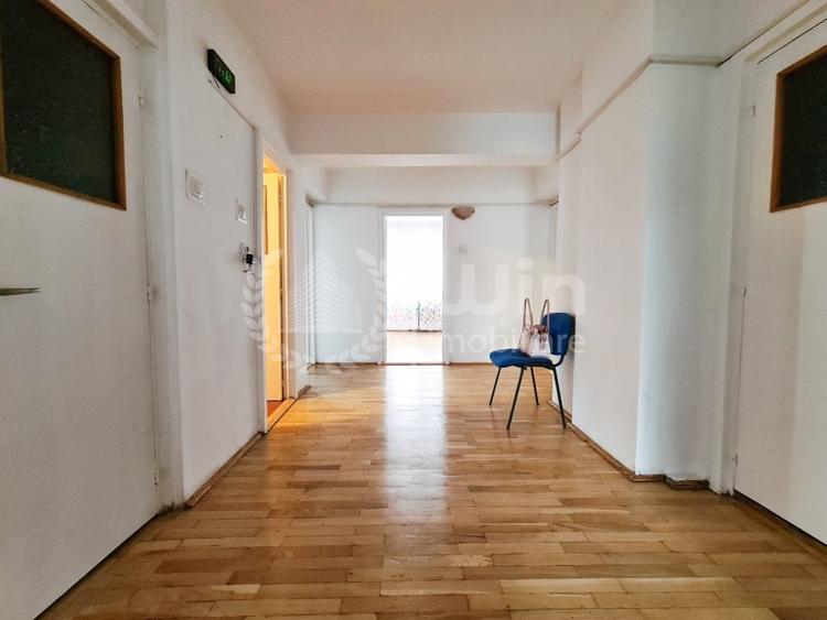 Apartament cu 4 camere decomandat, mobilat în Central