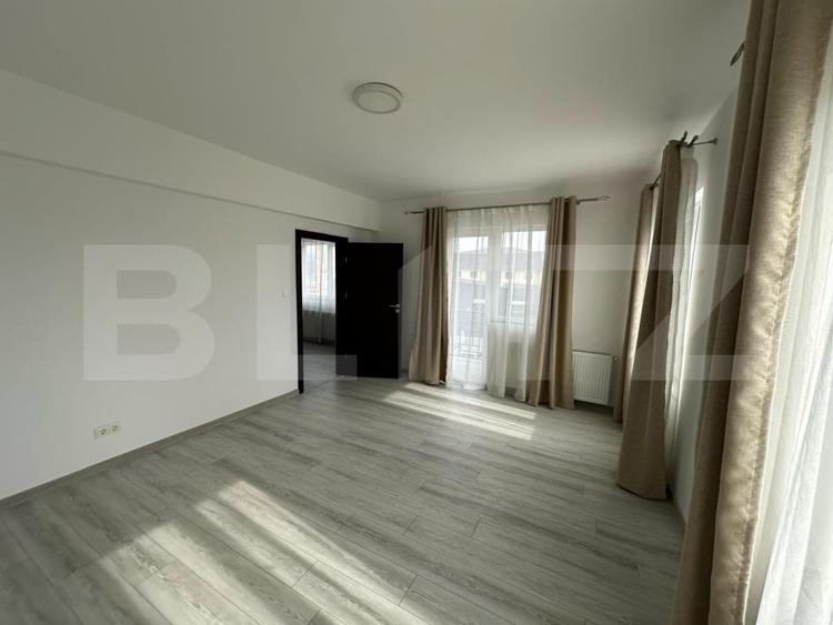 Apartament cu 3 camere semidecomandat, mobilat în Viișoara