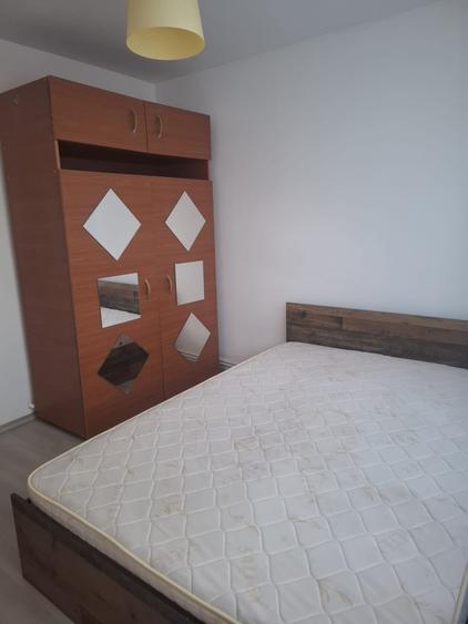 Apartament cu 3 camere decomandat, mobilat în Antiaeriană