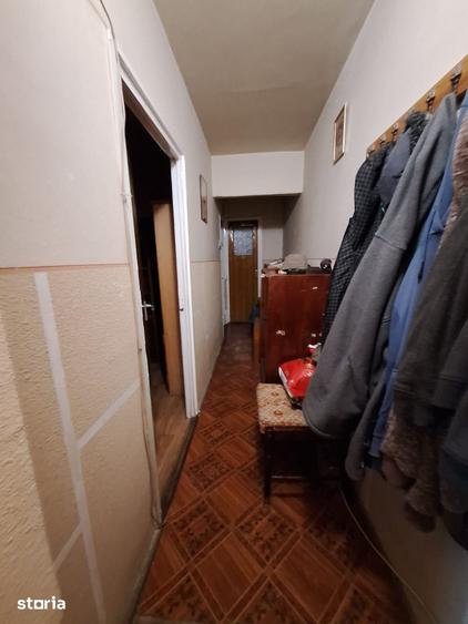 Apartament cu 3 camere decomandat în Astra