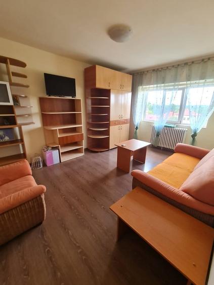 Apartament cu 3 camere decomandat în Independenței
