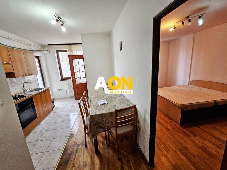 Apartament cu 3 camere decomandat, mobilat în Cetate