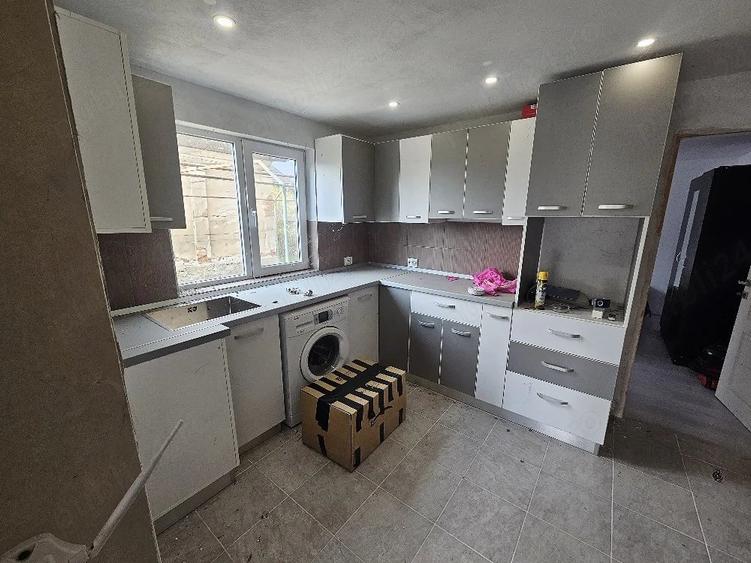 Casă cu 2 camere cu Teren 2000 Mp în Cioroiu