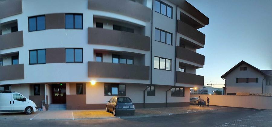 Garsonieră decomandată în Titan