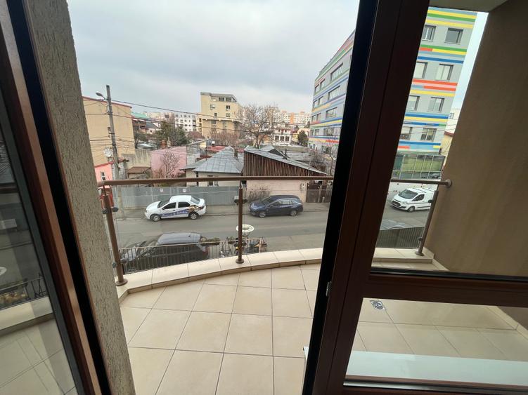 Apartament cu 3 camere decomandat în Mihai Bravu