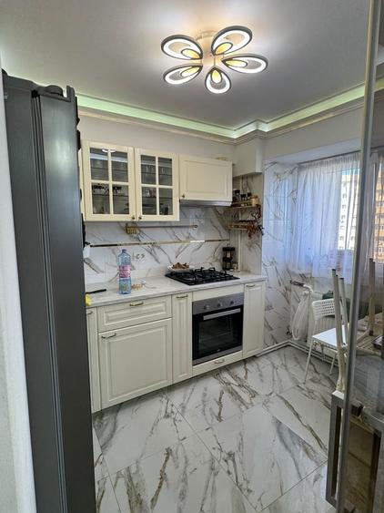 Apartament cu 3 camere decomandat în Bucur Obor