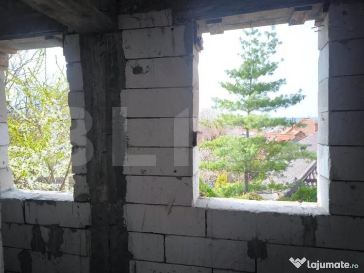 Casă cu 5 camere cu Teren 585 Mp în George Enescu