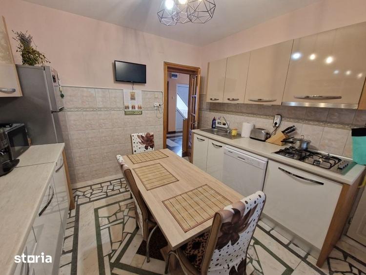 Casă cu 4 camere cu Teren 325 Mp în Central