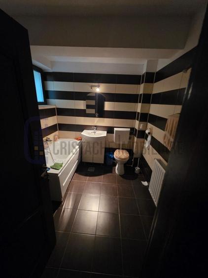 Apartament cu 5 camere decomandat în Basarabia