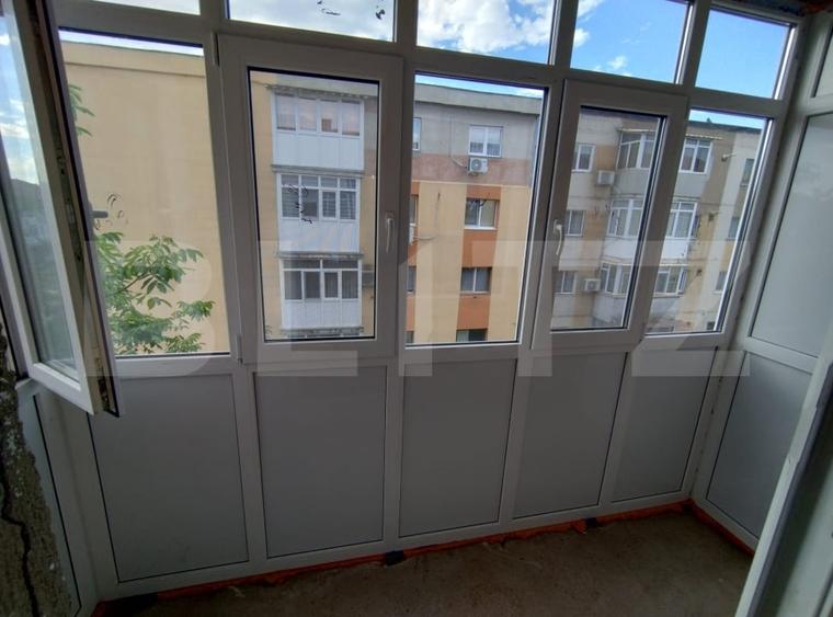 Apartament cu 3 camere decomandat în Craiovița Nouă