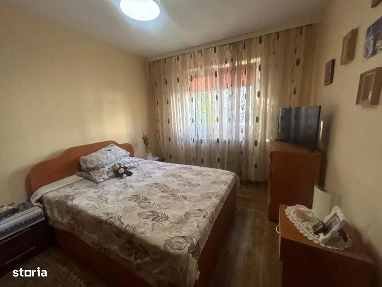 Apartament cu 3 camere semidecomandat în Mărăței