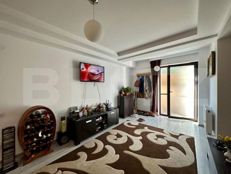 Apartament cu 2 camere semidecomandat, mobilat în Rediu
