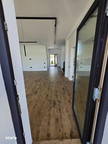 Casă cu 4 camere cu Teren 164 Mp în Corbeanca