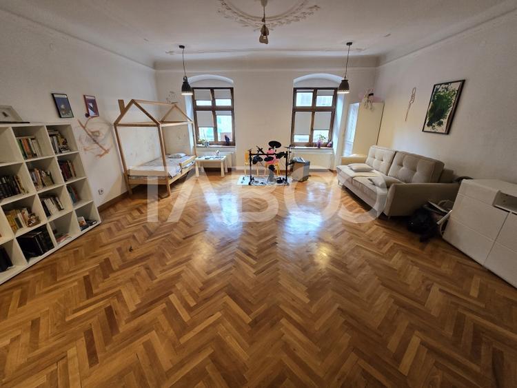 Apartament cu 3 camere decomandat, mobilat în Ultracentral