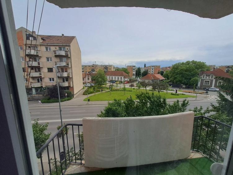 Apartament cu 2 camere decomandat în Exterior Vest