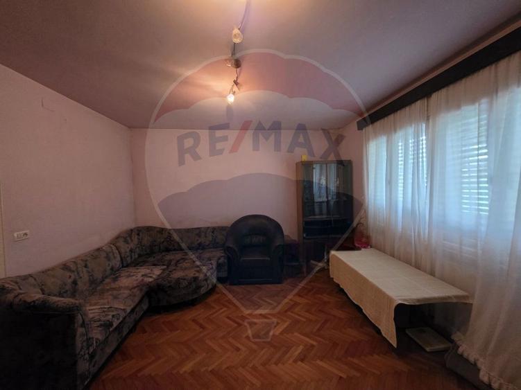 Casă individuală cu 4 camere cu Teren 647 Mp în Aradul Nou