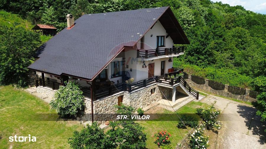 Casă cu 5 camere cu Teren 1108 Mp în Săsar