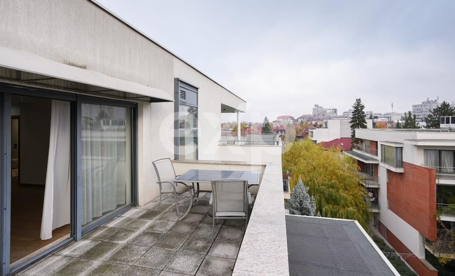 Penthouse cu 4 camere decomandat în Dorobanți