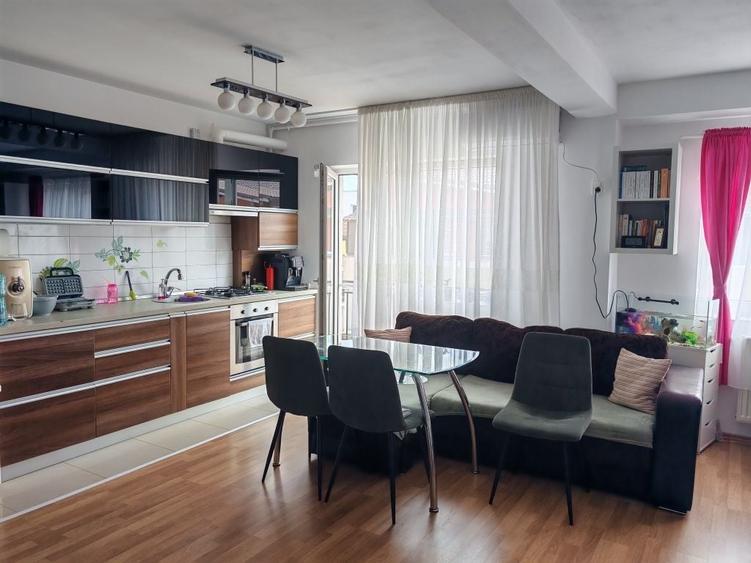 Apartament cu 2 camere decomandat în Florești