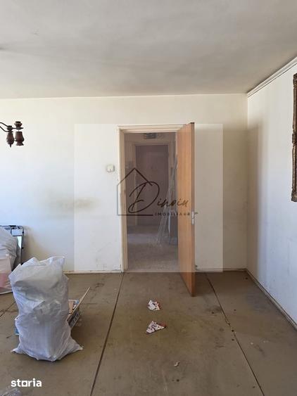 Apartament cu 3 camere semidecomandat în Titan