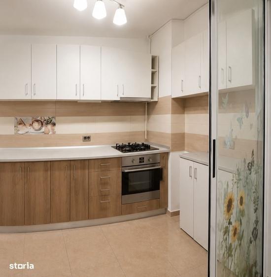 Apartament cu 3 camere decomandat în Tractorul